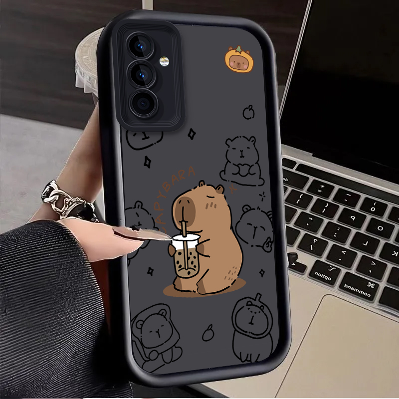 Etui z motywem kapibary pijące – Coffee Plus Tea recenzja i cena